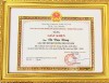 Thầy giáo Vũ Văn Tùng - một trong những đoàn viên GV tâm huyết của trường THCS Cát Linh đã vinh dự được Chủ tịch UBND quận Đống Đa tặng giấy khen