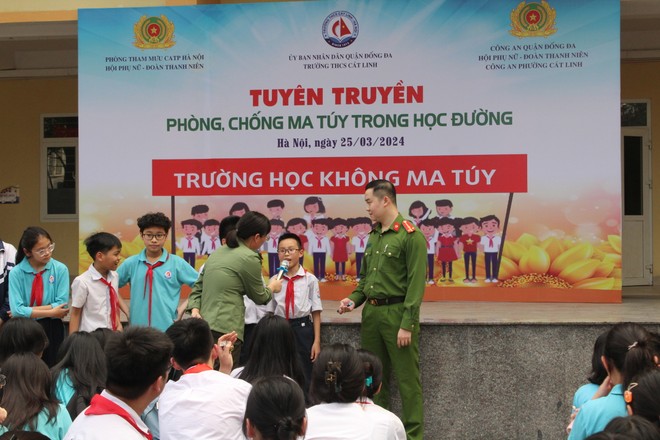 TRƯỜNG THCS CÁT LINH, QUẬN ĐỐNG ĐA TUYÊN TRUYỀN PHÒNG CHỐNG MA TÚY TRONG HỌC ĐƯỜNG